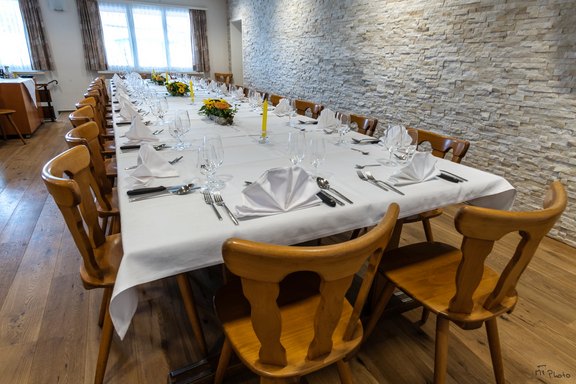 Bühnen im Restaurant Kreuz für Anlässe und Feiern Bühnen im Restaurant Kreuz für Anlässe und Feiern
